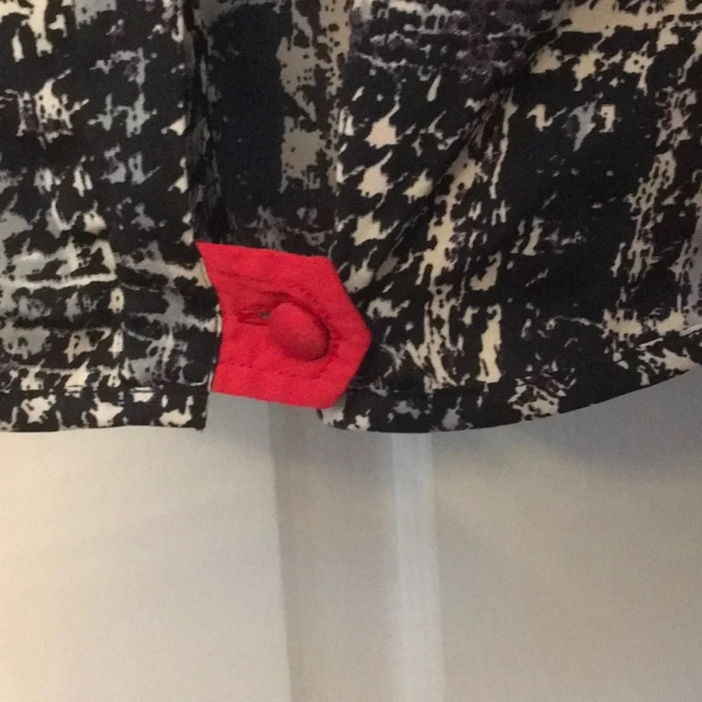 ASOS button down blouse. Black print. Size 6 - Picture 5 of 7
